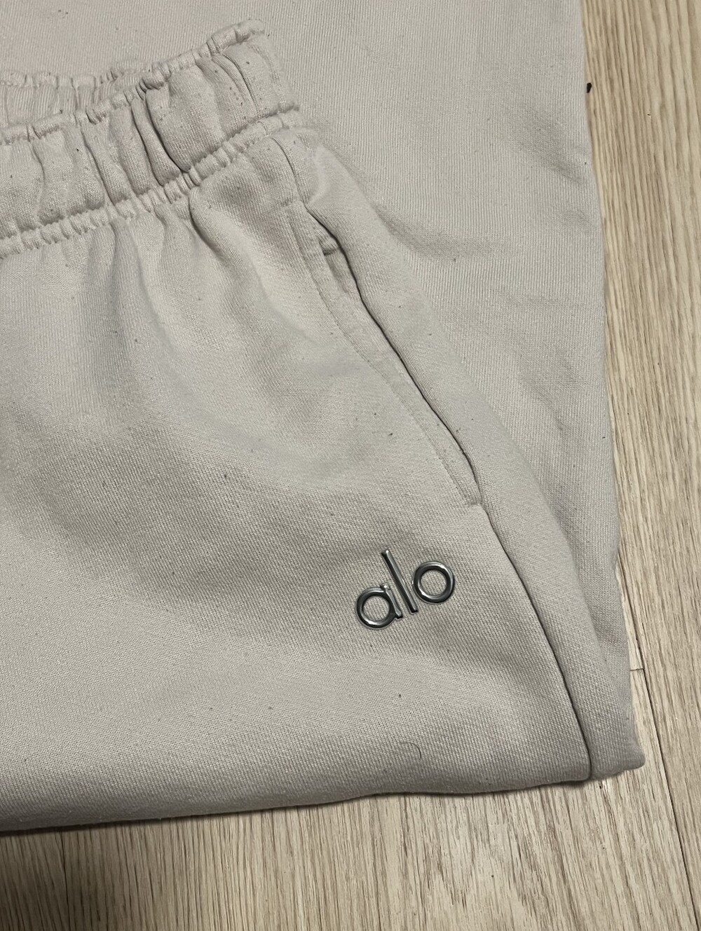 Alo Accolade Joggers Small - Picture 2 of 5